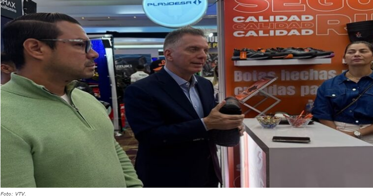 ¡Aquí vemos a mujeres y hombres dispuestos a seguir dando la mano al país!

Expo Fedeindustria 2025 confirma contribución a motores productivos y a las 7T  venezuela-news.com/expo-fedeindus…
vía venezuela news #2Jun #كلام_فارغ