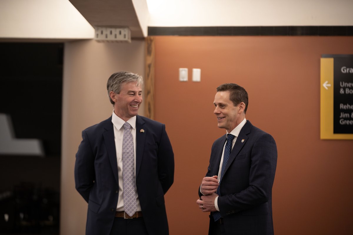 I’m in Saskatoon today meeting with the federal government and my fellow premiers. I’m here to stand up for Nova Scotia’s priorities and unlock our economic potential. 🇨🇦

#nspoli #cdnpoli