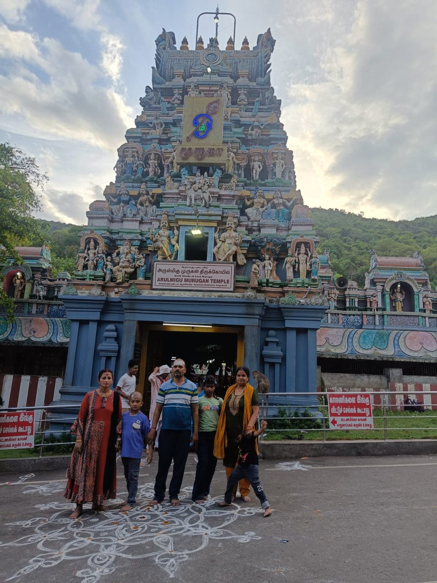 Sushilksln's tweet photo. मदुरै(तमिलनाडु) के सुप्रसिद्ध मीनाक्षी मंदिर, सुंदरेश्वर मंदिर, नायकर पैलेस, गांधी म्यूजियम, टेप्पाकुलम मंदिर तालाब (शीतला माता को समर्पित), अरुलमिगु सोलाइमलाई मुरु��न मंदिर (कार्तिकेय भगवान), नरसिंघम मंदिर और अलगर कोविल मंदिर (विष्णु भगवान को समर्पित) एवं अन्य स्थलो का भ्रमण https://t.co/pK1zVL7Unr