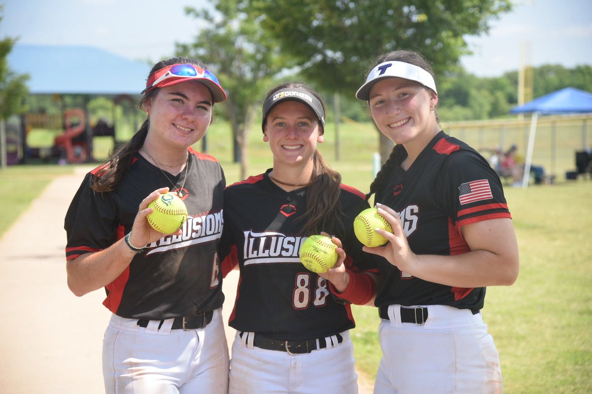 Way to go, ladies! Emma Grace, Ella, and Annalise homered in the last game! The Tennessee Illusions 18u is on its way to the semi-finals in OKC! Let's go! Go Vols!