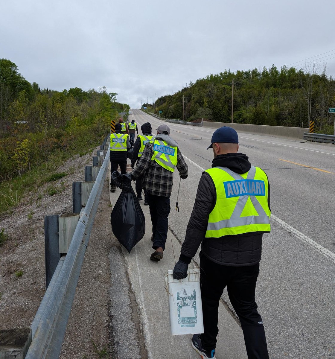 OPP_WR's tweet image. #HuronOPP Auxiliary officers cleaned up the road and ditches near two of our Memorial Bridges in #huroncounty. These two sites were dedicated to fallen #OPP officer Provincial Constable Vu Pham and Corporal Matthew Dinning of the Canadian Armed Forces. Our thoughts are always…