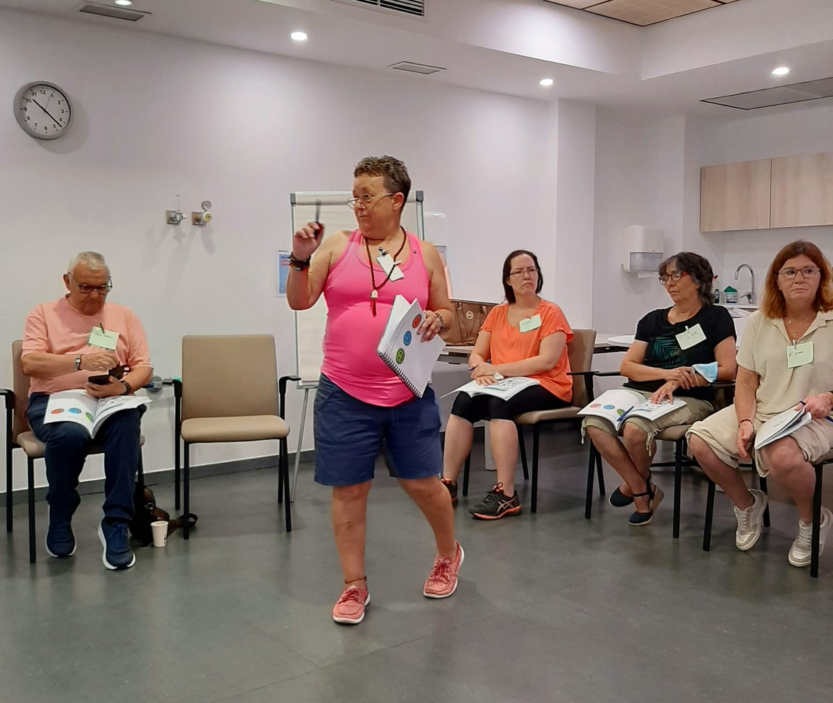 @PacientActiuIB (@pacientactiuib) on Twitter photo 5️⃣a sessió del taller entre iguals en fibromiàlgia/SFC/SQM de <a href="/HSJD_PALMA_INCA/">Hospital Sant Joan de Déu Palma-Inca</a> d'Inca. Amb Ana, Susana i Pascale hem parlat de la medicació, de com s'aborda la malaltia a la família, a la feina, amb les amistats i amb la parella🫂. També hem practicat exercici físic tots junts🕺 5️⃣a sessió del taller entre iguals en fibromiàlgia/SFC/SQM de <a href="/HSJD_PALMA_INCA/">Hospital Sant Joan de Déu Palma-Inca</a> d'Inca. Amb Ana, Susana i Pascale hem parlat de la medicació, de com s'aborda la malaltia a la família, a la feina, amb les amistats i amb la parella🫂. També hem practicat exercici físic tots junts🕺