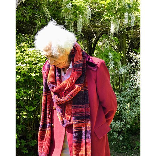 DoctorWhoHome1's tweet photo. Some lovely new shots of Tom Baker from his new website! https://t.co/OpXpRGr4PZ