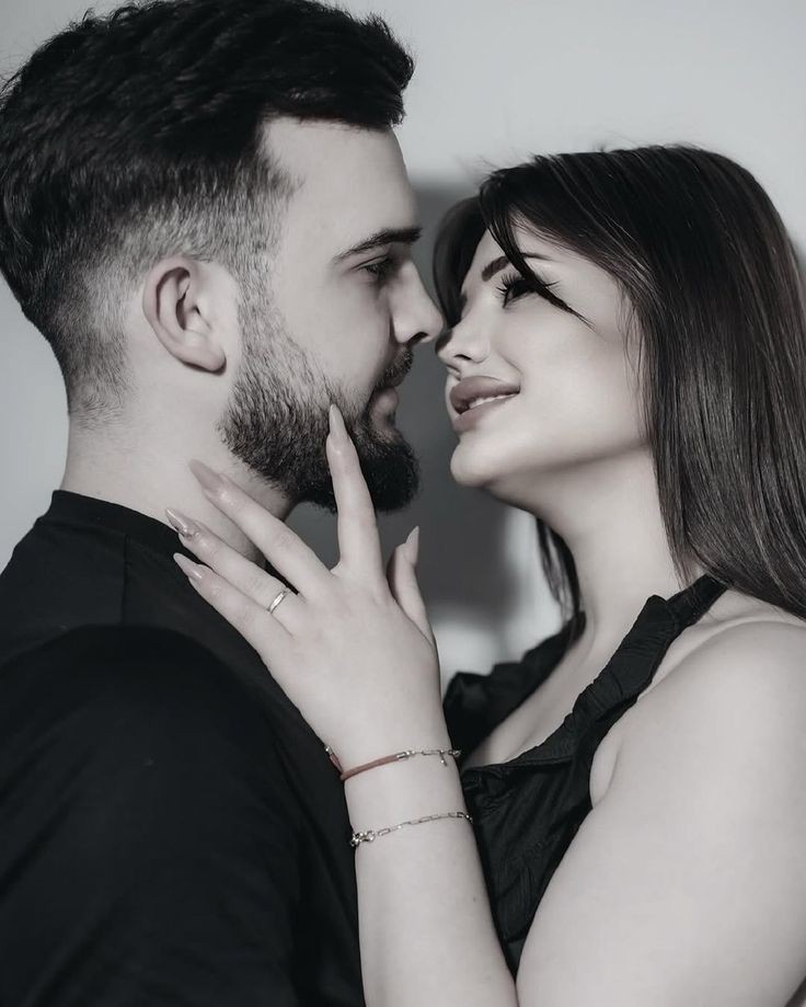 رغبتيَ المُلحَّة احتضانِك وكأنّكَ جزءٌ ضائعٌ منّي وأريدُ استعادته.❤️