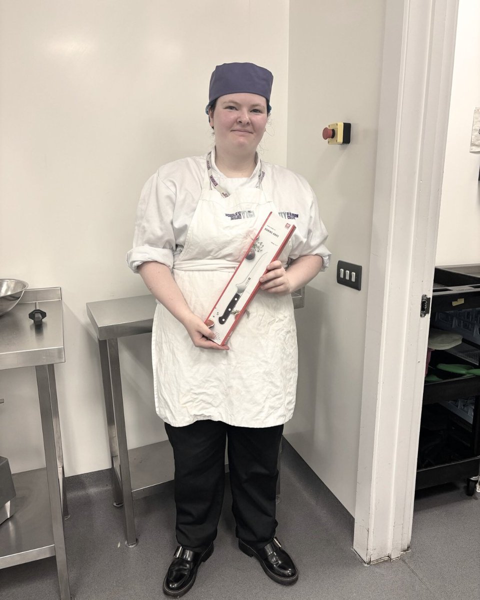 Grande Cuisine Academy (@gcacademyhq) on Twitter photo Congratulations to student Emily Carlile from <a href="/CofGCollege/">City of Glasgow College</a> who was the well deserving recipient of a fantastic MAC boning knife after a recent visit from our ambassador Steve Munkley. Well done Emily, we hope you make good use of it.
#studentchef #apprenticechef #cheflecturer Congratulations to student Emily Carlile from <a href="/CofGCollege/">City of Glasgow College</a> who was the well deserving recipient of a fantastic MAC boning knife after a recent visit from our ambassador Steve Munkley. Well done Emily, we hope you make good use of it.
#studentchef #apprenticechef #cheflecturer