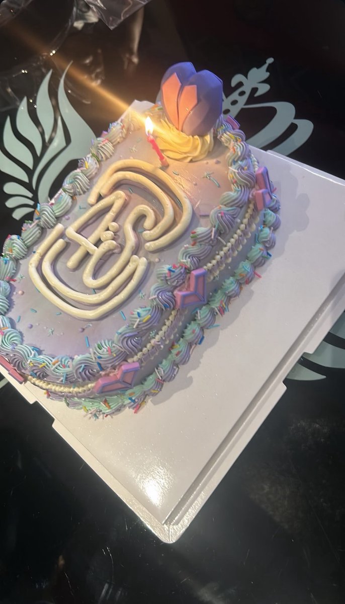 ฟังนะทุกคน ในกรณีนี้เราสามารถร้องไห้ได้เลย สลิ่มรุ่น 1 กอดคอกันปาดน้ำตา เราผ่านมา 8 ปีแล้วนะ 😭😭😭 ขอติดแท็กเลยละกัน 

#BNK481stGeneration