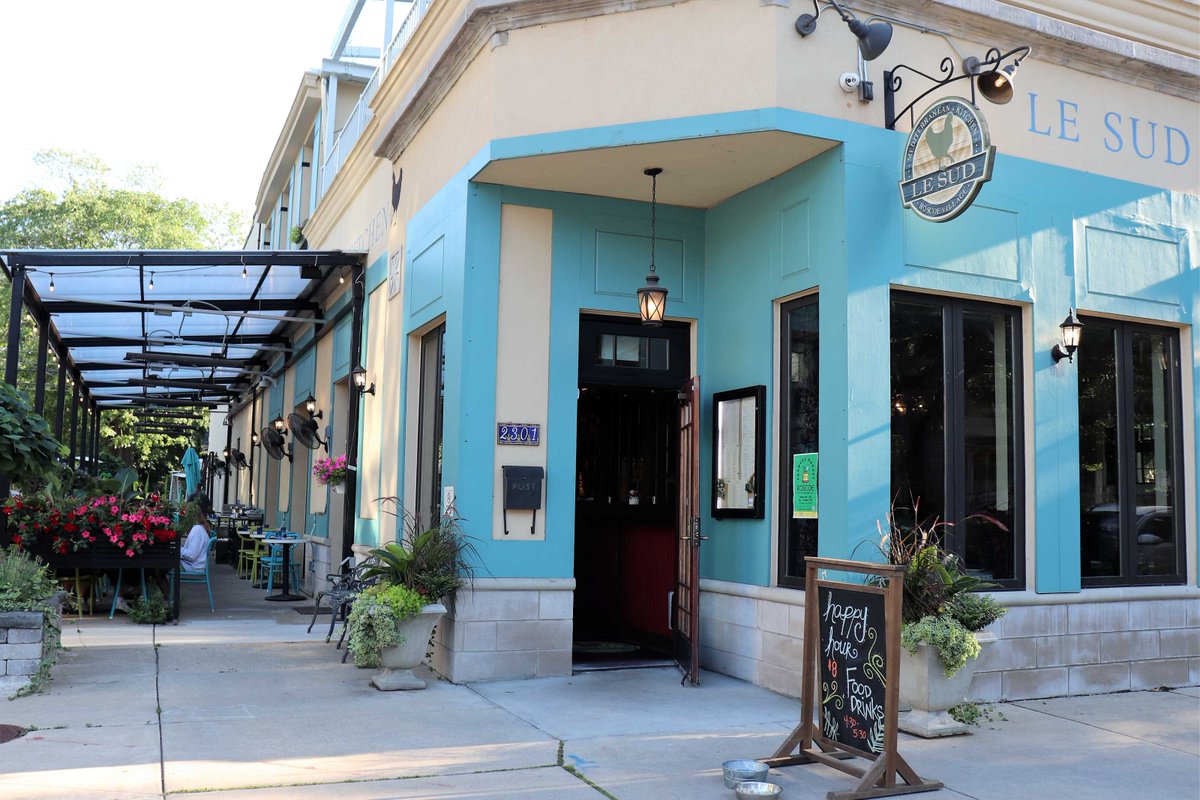 ☀️ Patio Season is Here! Open Tuesday - Sunday. 
 Roscoe Village sunshine, chilled rosé, and Mediterranean bites—what more could you ask for?

Join us for outdoor dining on our charming patio, perfect for brunch, dinner, or a golden hour toast. 🥂🌿