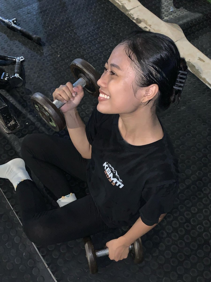 nottitinnn's tweet photo. pear body i'm comingggg❤️‍🔥❤️‍🔥 https://t.co/KwboIyxiQX