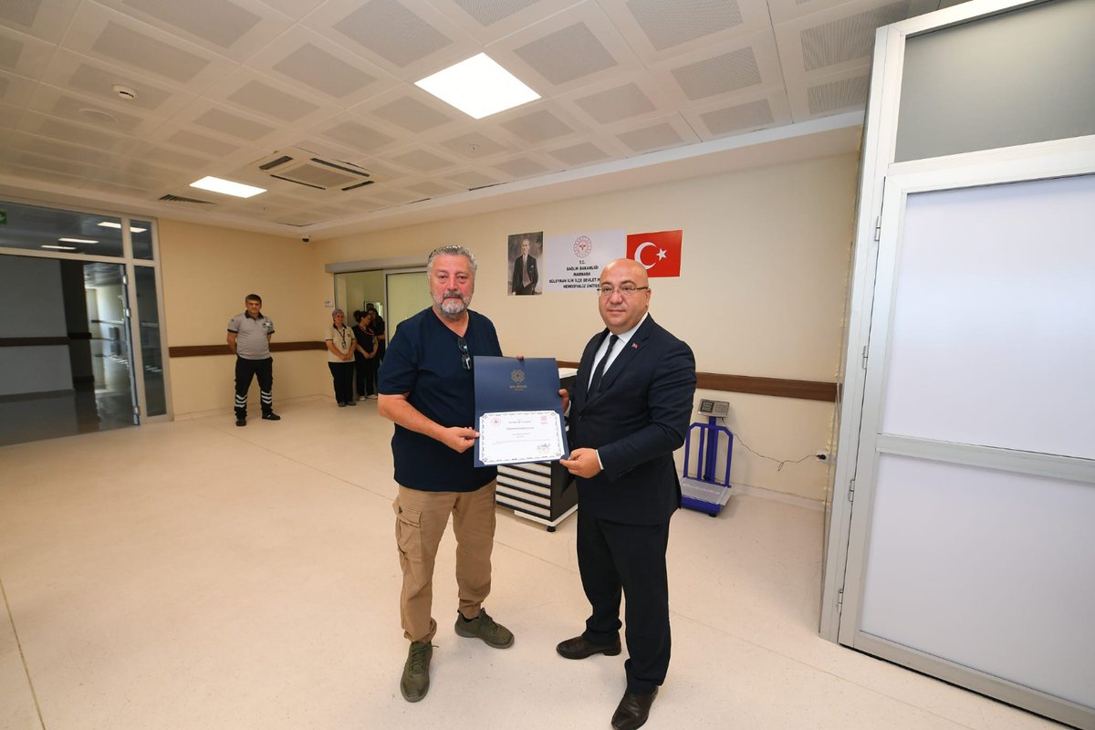 Marmara Süleyman İlik İlçe Devlet Hastanesi bünyesinde kurulan Hemodiyaliz Ünitesi’nin açılışı, Balıkesir Valisi Sayın İsmail Ustaoğlu’nun katılımlarıyla gerçekleştirildi.

Açılış programında İl Sağlık Müdürümüz Uzm. Dr. Serkan Kadir Keskin de Sayın Valimize eşlik etti. <a href="/sbkhgm/">Kamu Hastaneleri Genel Müdürlüğü</a>