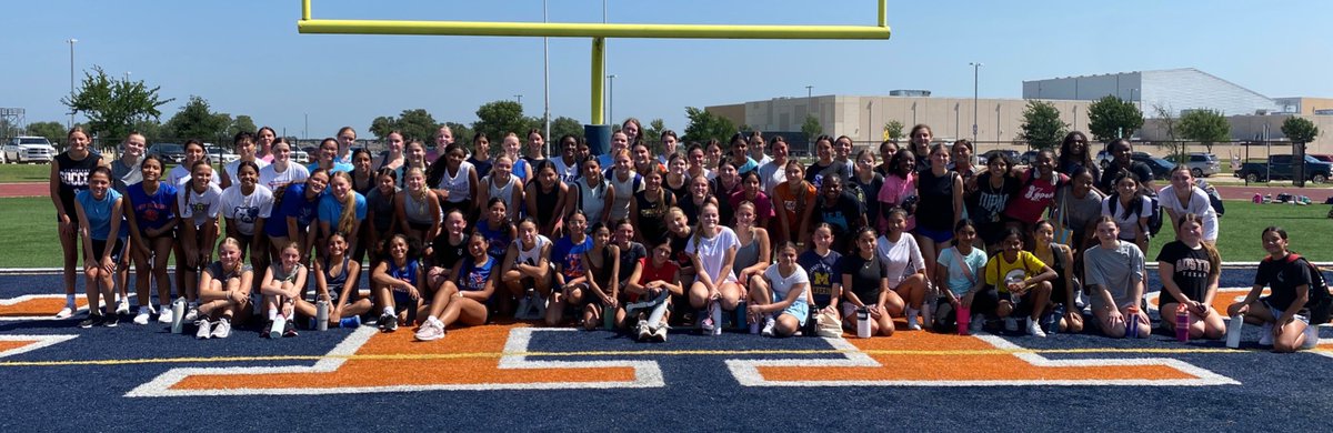 💪🏼 90+ athletes this morning on our women’s strength camp side!! Summer is off to a great start with all these athletes putting in the work day 1!! 🐻Can’t wait to see these numbers grow! #GrizzlyNation #ClawsUp