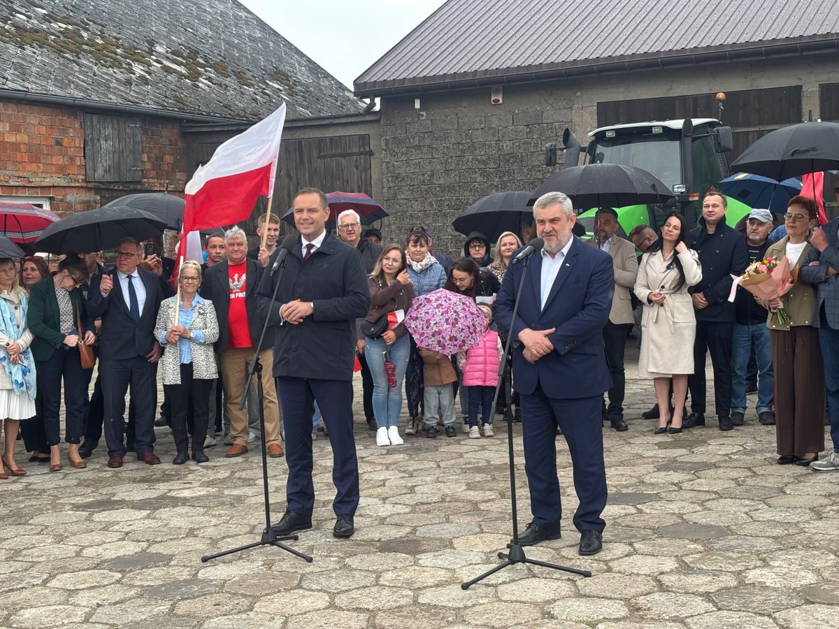 Karol Nawrocki został Prezydentem. Cieszę się i serdecznie gratuluję. Podobnie jak 5 lat temu o wyborze zadecydowało poparcie wsi i rolników. Dziękuję wszystkim, którzy mnie posłuchali. Prezydent Nawrocki to patriota. Odważny i odporny . Wierzę, że się na nim nie zawiedziemy.