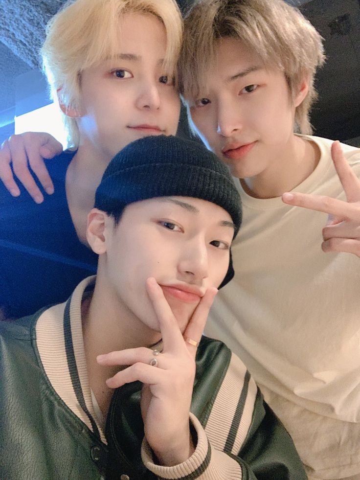 rkivechapters's tweet photo. armytinys show me your 
ateez bias                 bts bias https://t.co/d8RljswSBp