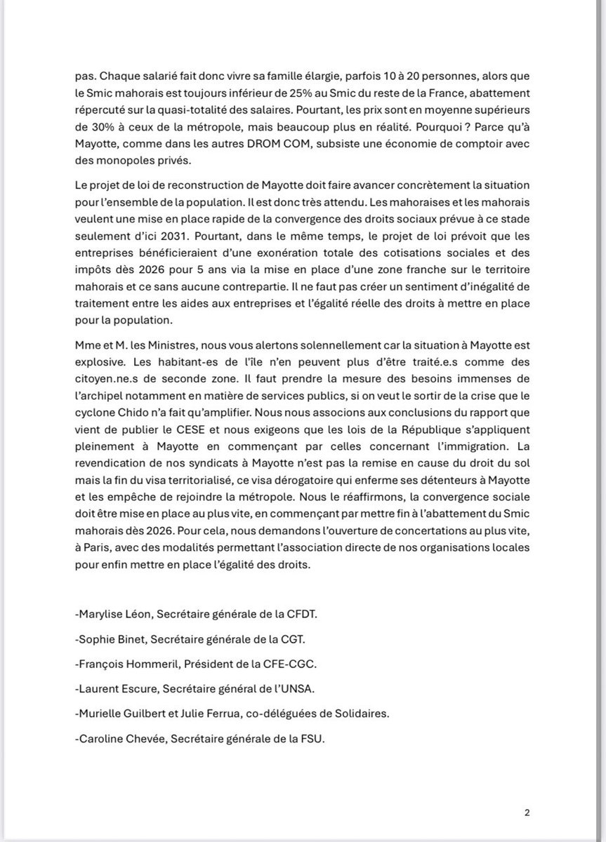 6 mois après le passage du cyclone, la situation à Mayotte est explosive. 

Les habitant.es de l'île n’en peuvent plus d’être traité.e.s comme des citoyen.ne.s de seconde zone. Il faut prendre la mesure des besoins immenses de l’archipel 

Retrouvez notre