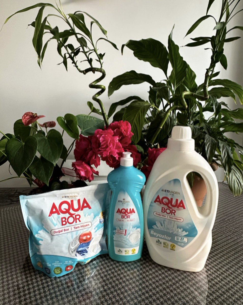 Bilinen adıyla Boron yenilendi. Aqua Bor çamaşır ve bulaşık makinesi deterjanını kullandım, özellikle beyazlar için üretilen ve yüzde 80’i bordan oluşan deterjandan çok memnun kaldım, çamaşırları bembeyaz yaptı ve mis gibi kokuyor. İnsan sağlığına zararlı kimyasallardan oluşan ve