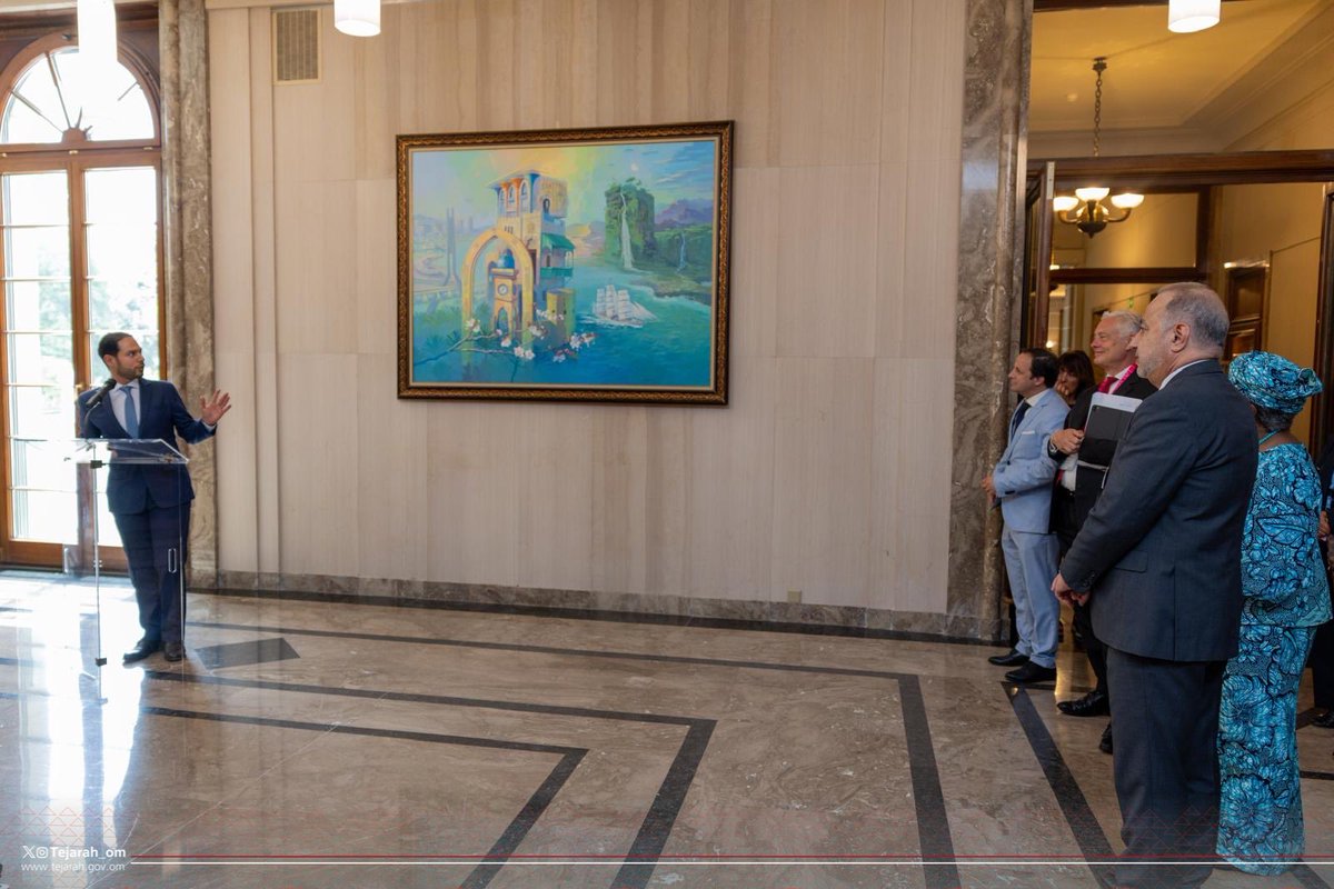 #سلطنة_عُمان تهدي منظمة التجارة العالمية لوحة جدارية تذكارية تخليدًا لزيارة صاحب السمو السيد بلعرب بن هيثم بن طارق آل سعيد، في تجسيد فني يعكس عراقة الحضارة العُمانية، وتنوعها الطبيعي، وتفاؤلها بمستقبل مشرق واعد.