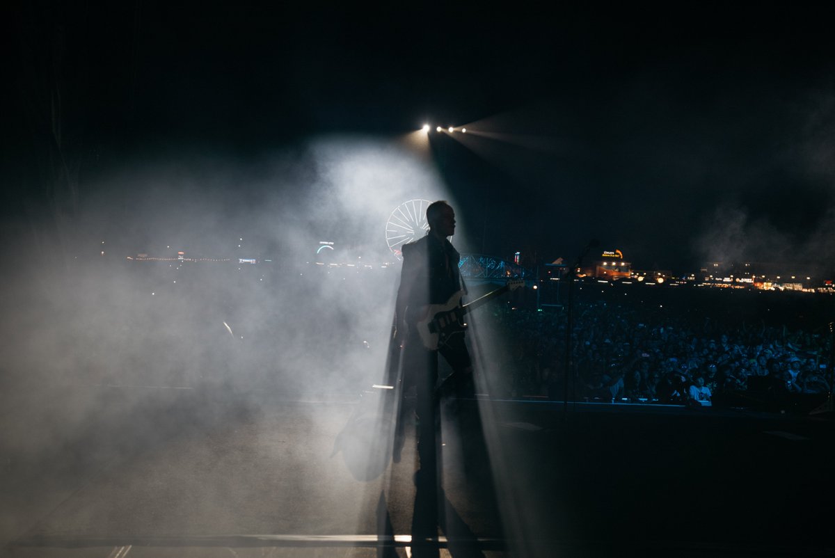 Watch the night go up in smoke...

🎟 DefLeppard.com/Tour
📸 Ryan Sebastyan
