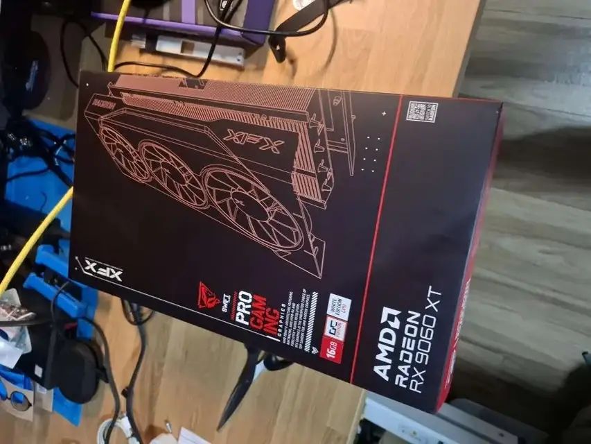 HardwarePremium's tweet photo. 🚨 ¡Ojito con la RX 9060 XT! Filtraciones muestran que con un ligero OC ya rinde casi como una RX 7700 XT. 🔥

#RadeonRX9060XT #AMD #GPULeaks #PCGaming #Benchmark https://t.co/ldNsBoYiee