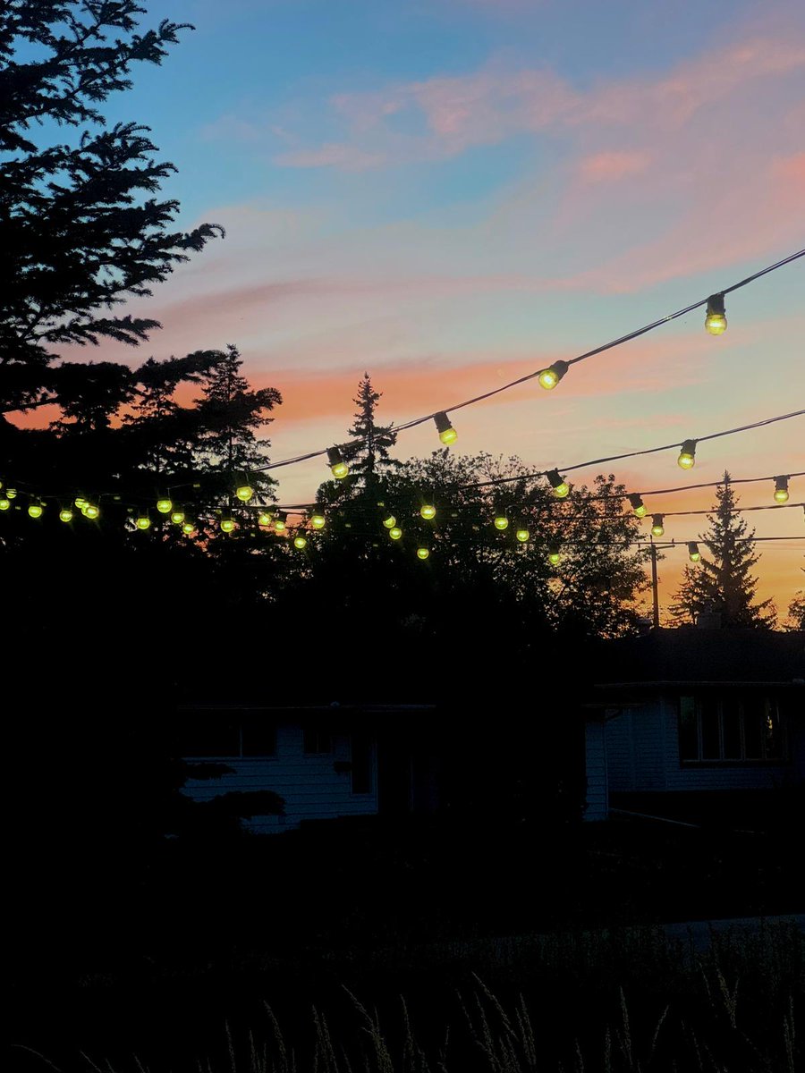 Lighting_YEG's tweet photo. Add cozy charm to your evenings — effortlessly.
✨ No DIY. No tangled cords.
✨ Custom-designed to fit your space.
✨ Professionally installed and hassle-free.

Let’s light up your summer:
https://t.co/wDbHhfcnAw
#PatioLighting #BackyardGlowUp #FiveStarHolidayDecor https://t.co/QuadYAkD4u