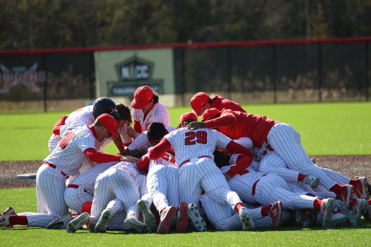 Coach Sánti tweet media