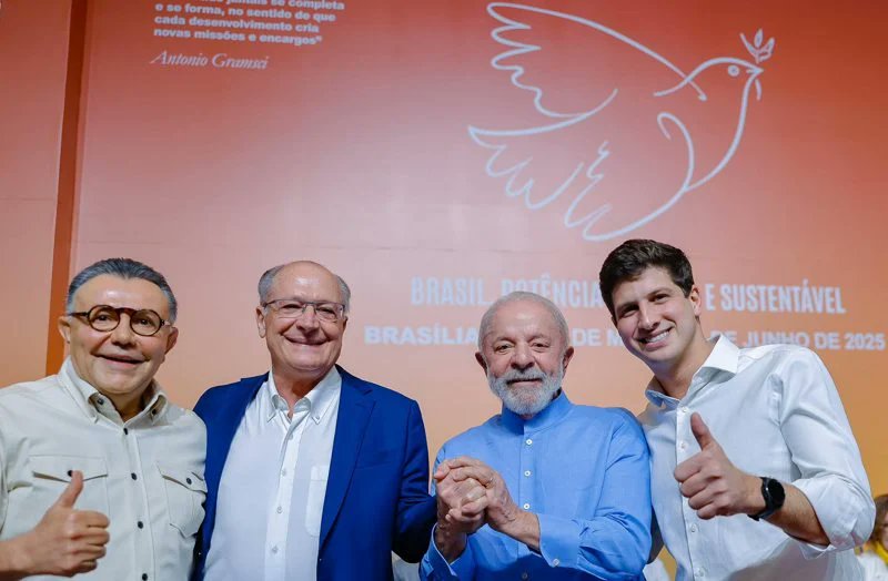 PA_Solidarity's tweet image. Progressive Alliance joined our regional platform @APLAProgresista at the 16th Congress of our sister party @PSBNacional40. In his speech, newly elected President @JoaoCampos  said:

“Our party’s DNA is forged in collective struggle—by generations who fought dictatorship and…