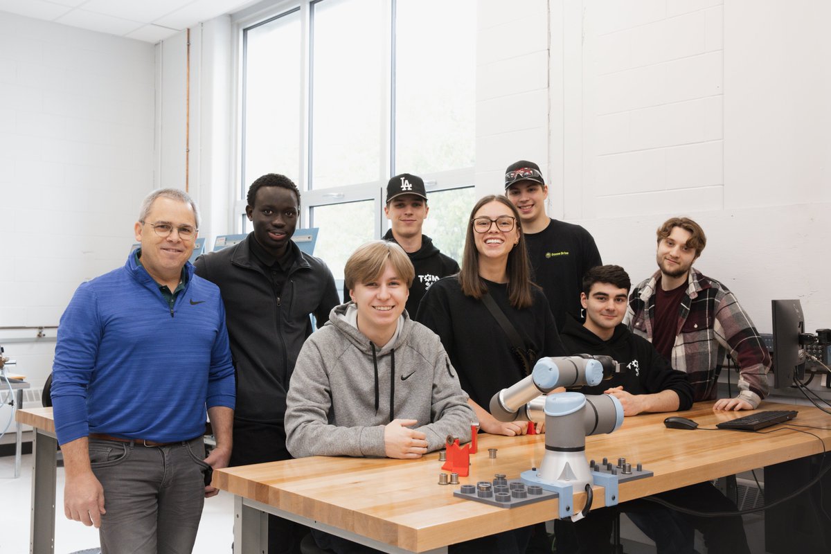 Le Cégep de Trois-Rivières inaugure la 1re édition de la compétition internationale de robotique Robotfly Plus au Québec. Implantée en France, la compétition se déroulera désormais à Trois-Rivières.

cegeptr.qc.ca/le-cegep-hote-…

Crédit photo : Cégep de Trois-Rivières.