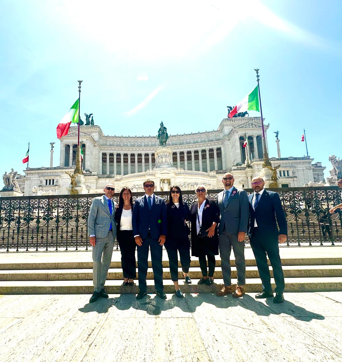 celvavda's tweet image. La delegazione dei Sindaci valdostani a Roma per la Festa della Repubblica 🇮🇹

@comuni_anci  @ANCI_comunicare 
#2giugno #festadellarepubblica #entilocali #comunivda