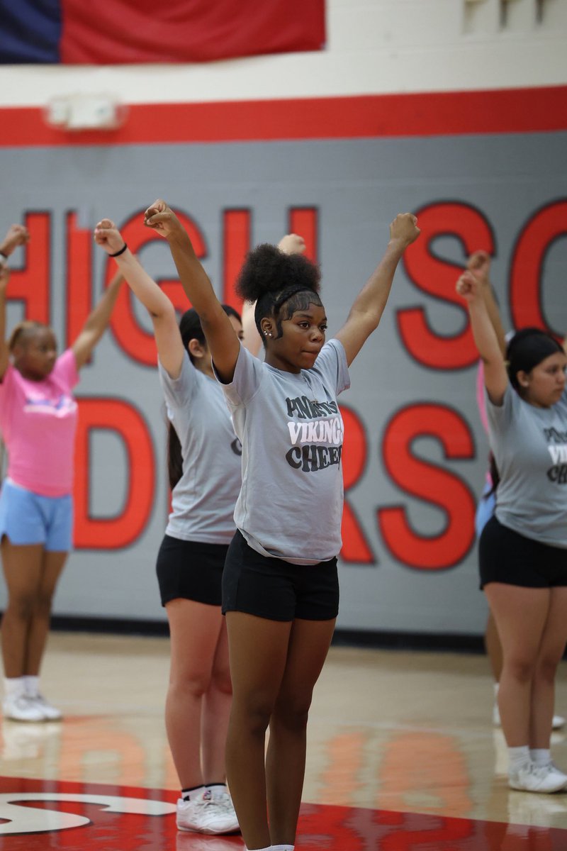 disdactivities's tweet image. Teamwork makes the dream work! 🫶
Our cheerleaders are learning new chants, stunts, and building lifelong friendships. 📣💫 #DallasISDCheerCamp #CheerLife