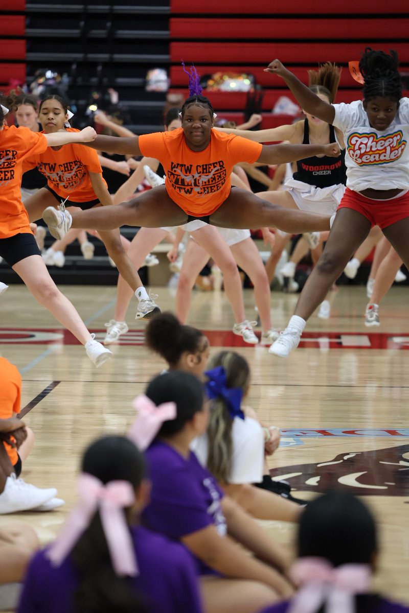 disdactivities's tweet image. Teamwork makes the dream work! 🫶
Our cheerleaders are learning new chants, stunts, and building lifelong friendships. 📣💫 #DallasISDCheerCamp #CheerLife
