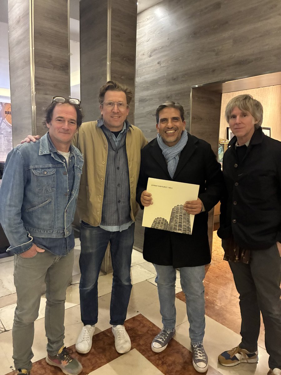 🫶 Un sueño realizado. Conocer a <a href="/Wilco/">WILCO</a> 
Faltó <a href="/JeffTweedy/">Jeff Tweedy</a> pero de todos modos la alegría es inmensa 

Hoy por fin, después de una década, los inmensos Wilco regresan a Chile y tuve el placer de conocerlos🎸