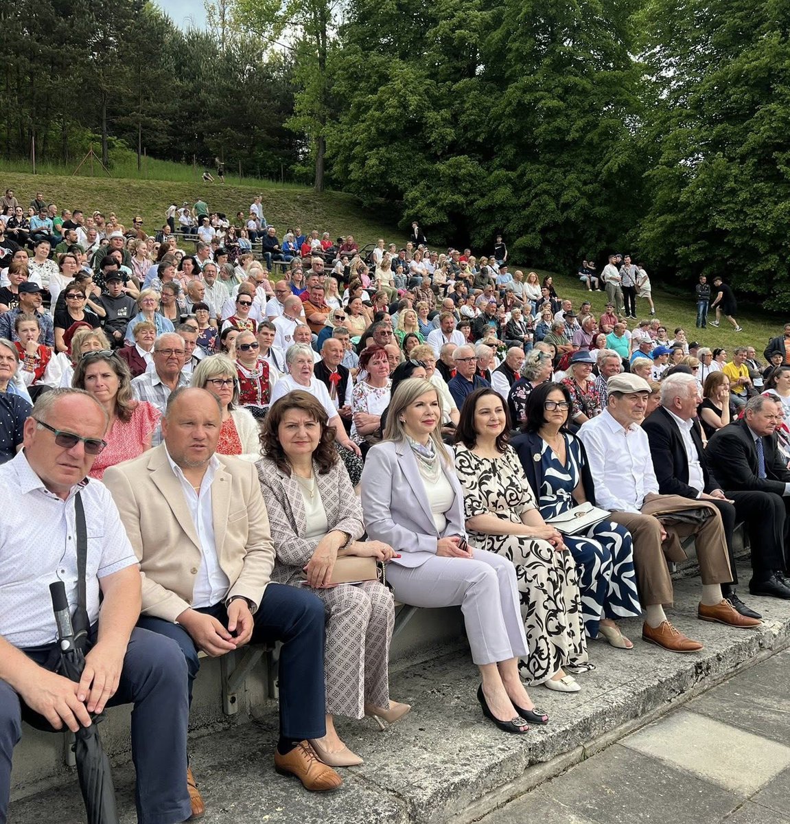 🇪🇺🇸🇰 Словакія, Камюнка: із 31.05 по 1.06. 2025 пройшов карпаторусинськый ювілейный «60 фестиваль фольклору Русинів Словакії – KAMIENKA | КАМЮНКА» у природным амфітеатрі на Дубнї, у селі Камюнка.
© Kamienka / Камюнка - festival
folklóru Rusínov
#carpathorusyn #крайнякы #rusnaks