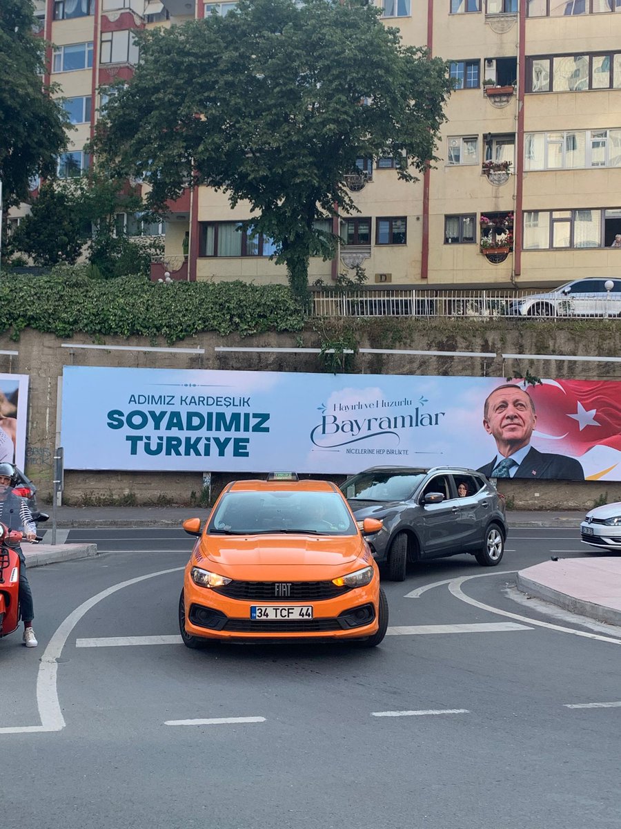 tvOnlar's tweet photo. Reklam şirketlerine kayyum atanmıştı! İstanbul'daki bilboardlar şimdi bu afişlerle donatıldı.

Barış Terkoğlu anlatıyor... @baristerkoglu 

Şimdi Onlar'da

https://t.co/vPCSDkdeN5 https://t.co/M2F22U3DEX
