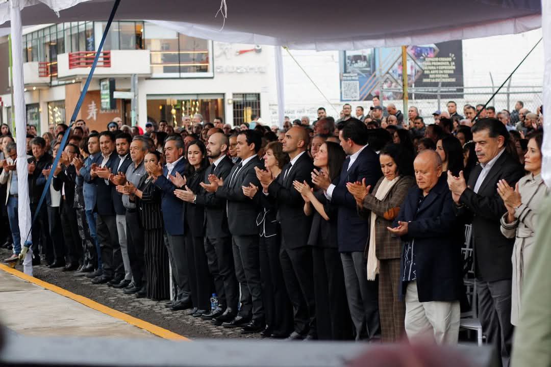 #Tulancingo
A un año de su deceso, estuve presente en el homenaje que se realizó en memoria de Jorge Márquez Alvarado, donde la familia invitó a mi hermano Jorge como orador.
Acudió con la representación del gobernador <a href="/mtellov/">Miguel Angel Tello</a> a este evento que reunió autoridades y sociedad.