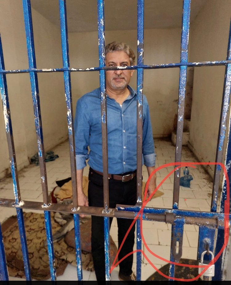 haiderali101's tweet image. Sindh Police should atleast Lock 🔐 the lockup. 
Even it was just for #PhotoSession 
#Salmanfarooqi
#NoMoreEliteAbuse
@KarachiPolice_ 
@MuradAliShahPPP 
@BBhuttoZardari 
@IGSindh @SindhCMHouse