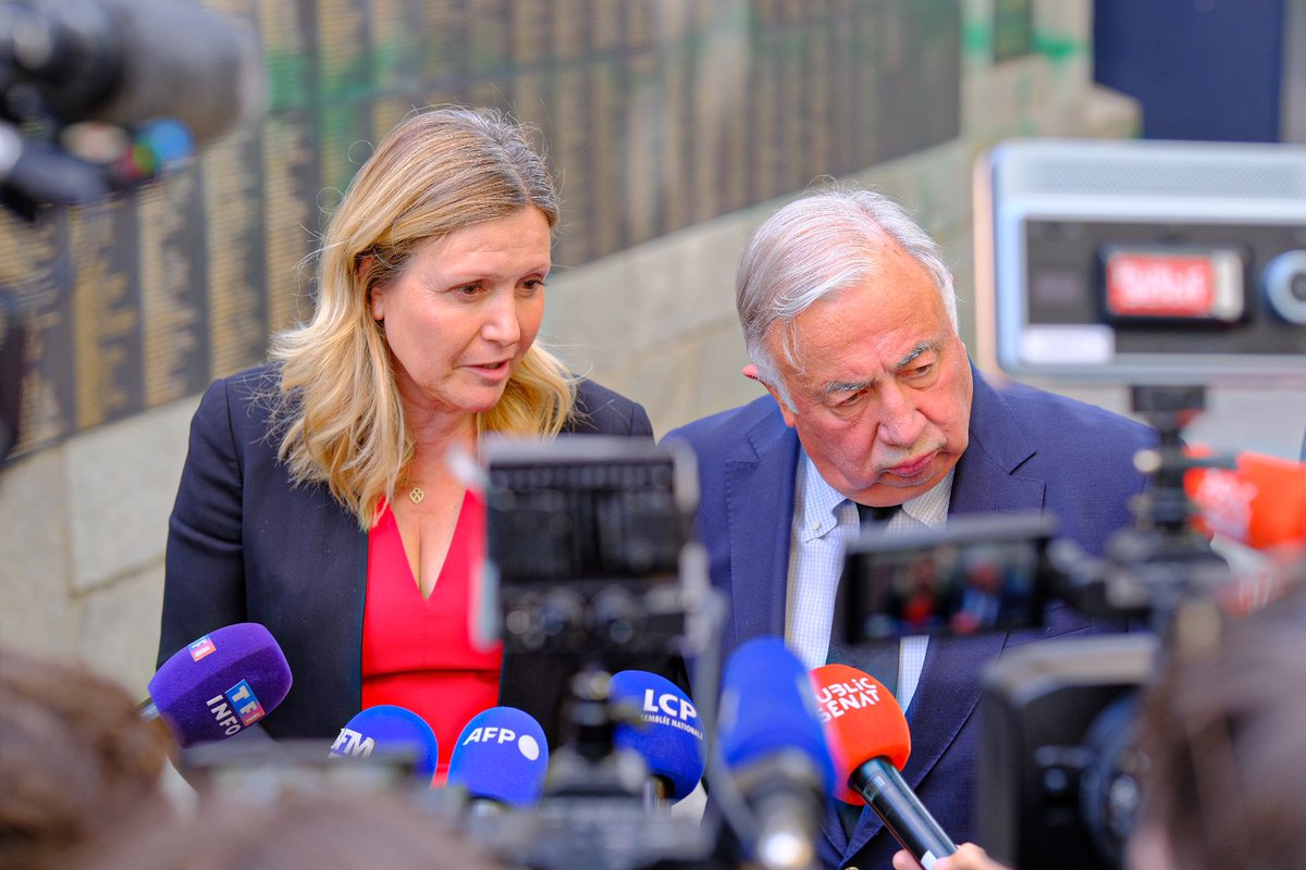 Le Mémorial de la Shoah est un lieu de recueillement et de transmission. Avec Gérard Larcher, nous avons tenu à nous y rendre pour réaffirmer une chose simple : la mémoire nous unit, elle ne se divise pas. Face à la haine et aux attaques antisémites, quelle qu'en soit l'origine,