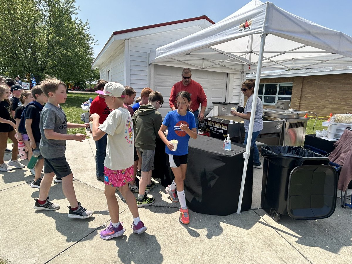 Grades 3-5 having a blast at Field Day! From parachute to tug of war, the energy was nonstop - and every student got delicious kettle corn to celebrate!