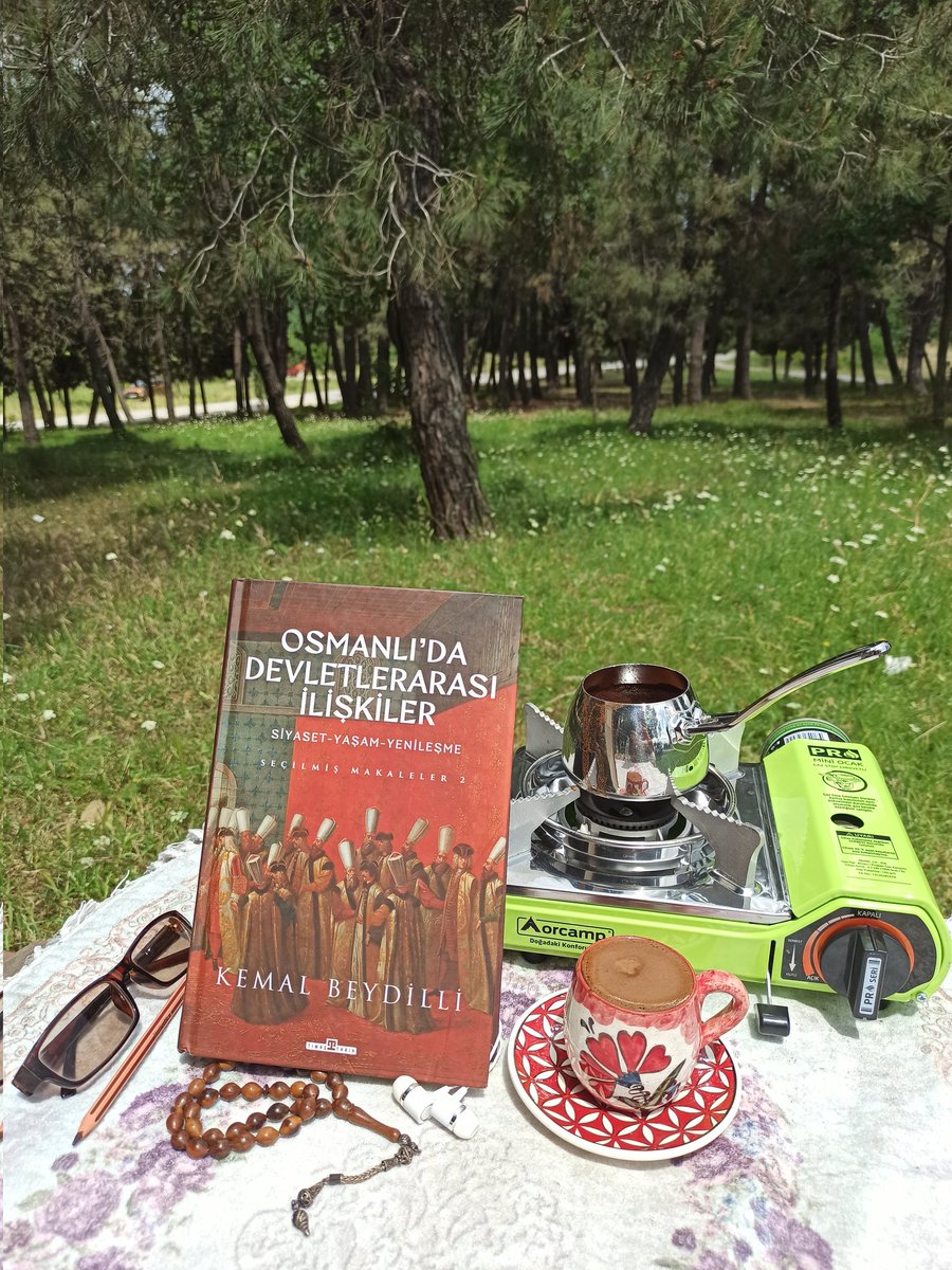 Osmanlı’nın son yüzyılındaki yenileşme ve Batılaşma,zaruretin meziyet haline gelişinden başka bir şey değildir
🎵🎼 #ludovica #kitap #kahve #müzik #doğa #osmanlıda #diplomasi #denizler #coğrafya #mühendishane #kilise  #siyaset #kabakçı #isyanı #hüccet #şeriyye #prusya #korsika