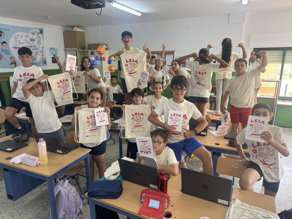 Datatón escolar de la segunda fase del proyecto LEIA <a href="/RAEinforma/">RAE</a> #DatatónEscolarLEIA