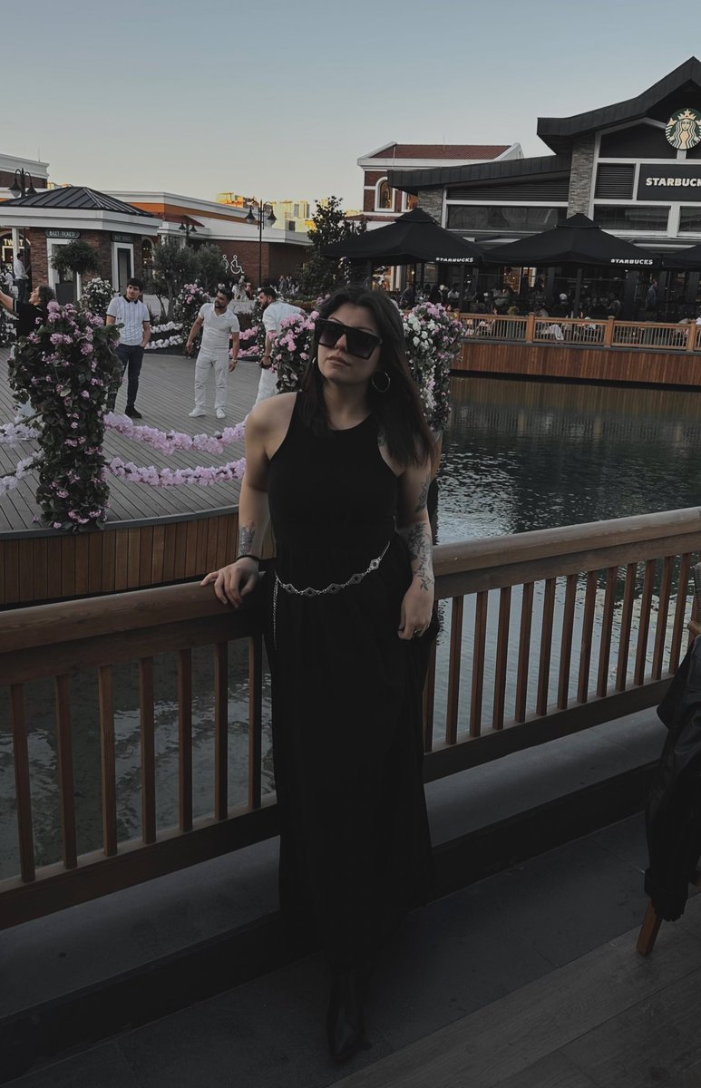 Özge (@ozgedstn1) on Twitter photo 