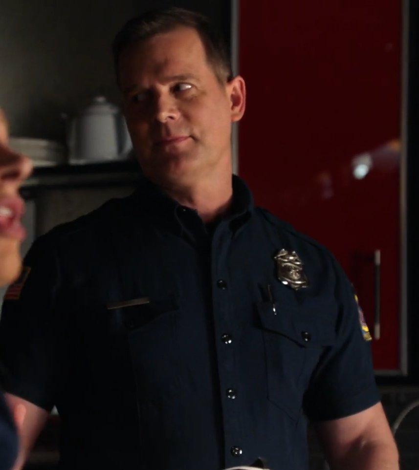 Mnxeu's tweet photo. This background moment between Chim & Bobby in S3E18 is sending me LMAO 😂 Chim tasting the sauce, grabbing something to add to it, Bobby shaking his head and going "Chim... 😐" but Chim adds it anyway LMAOOO #911twt #911onABC #911abc #BobbyNash #HowardHan #Chimbobby #Chobby https://t.co/1bAgJf3pMi