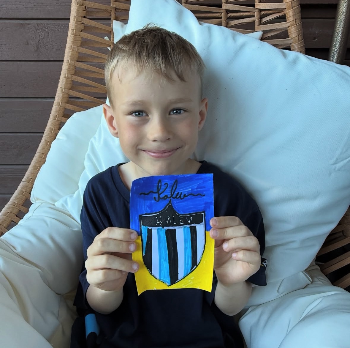 Sometimes a picture says more than 1000 words! 🎨⚽

Our new logo design came from 6-year-old Tom &amp; his brother Paul — sent in for Children’s Day! 💙

Tom plays in Kalev’s 2017 group &amp; is a big fan of Taavi Jürisoo. Turns out he’s a talented artist too! 👏
