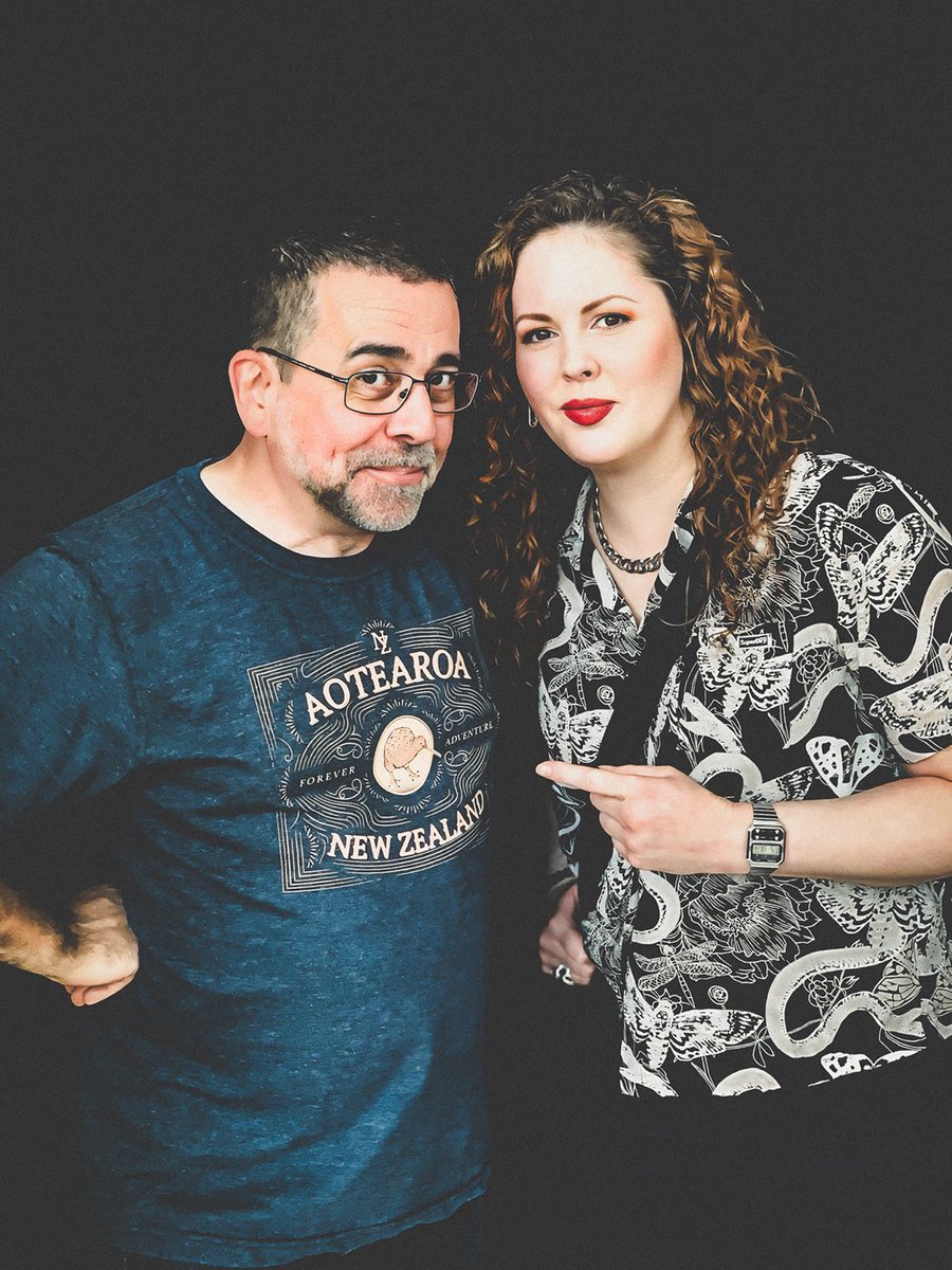 EmDarkOfficial's tweet image. 🎭 Fab catching up with friend, colleague (Kim Wilde music video) and extremely creative and talented industry professional Mike Quinn at Collectormania! Plus bumped into actress Filiz Fairweather, who I’ll be signing with in a few weeks at Shed of Hell!