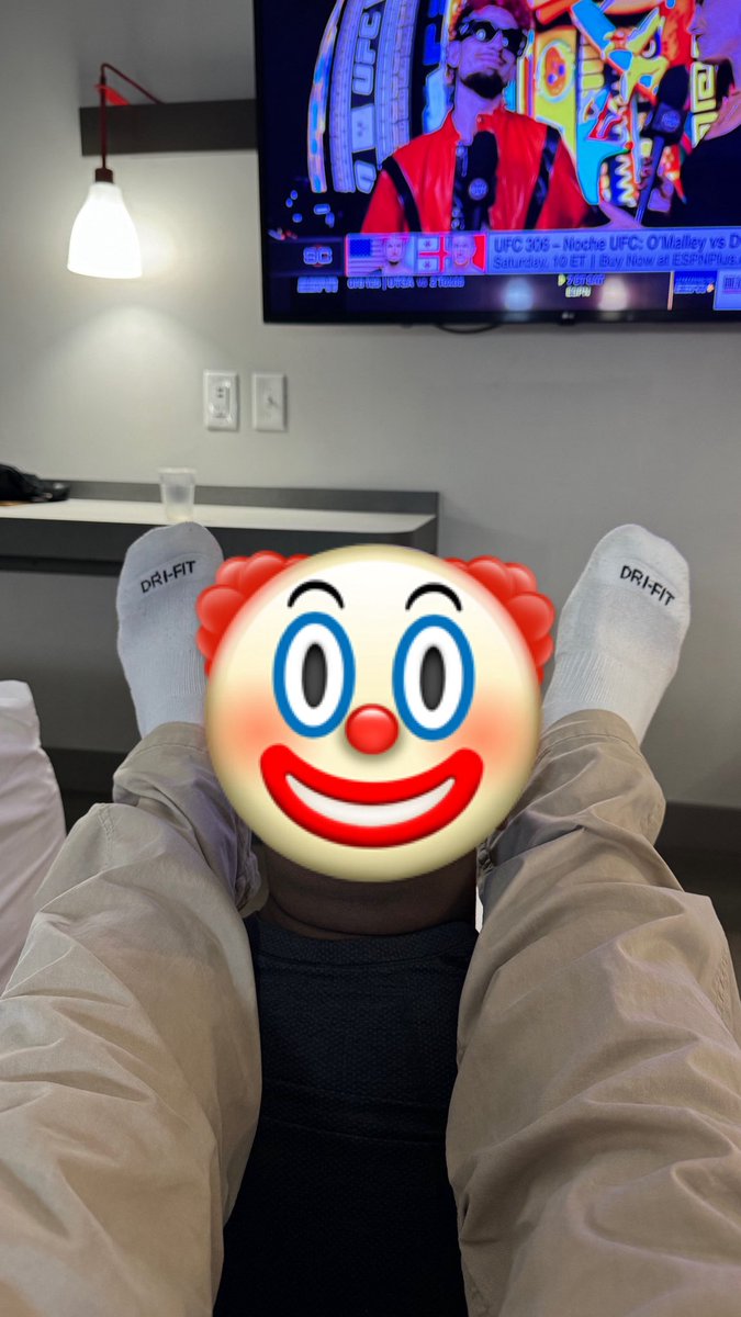 SweatySocksSub's tweet image. Will be in NYC June 5-8. Looking for DOMS who want to be worshipped, served, and to submit to while there. 🙇🏽‍♂️🦶🏼Hit me up if you’re around. Make me your clown 🤡💸 #findom #cashslave #cashmaster #cashsub