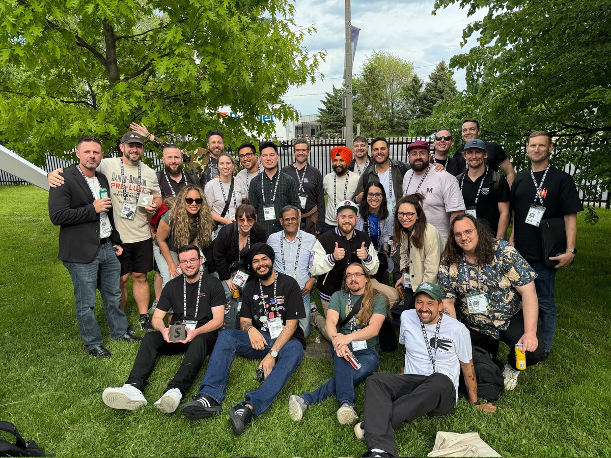 dear_trudence's tweet image. Being part of the shop dev alliance has been so valuable, but I guess I forgot to tell people, so when we all showed up at Editions with our black member cards we seemed like some sort of clandestine group 🤣🤣🤣. Thanks to @TRPage_dev for bringing us all together ❤️