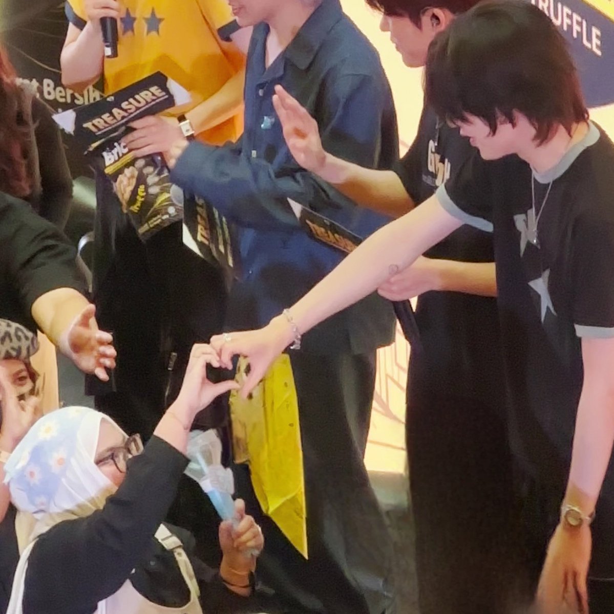 {dinaaa}semoga dapat tengok jaehyuk dekat ²🤍🐰🦁 tweet media