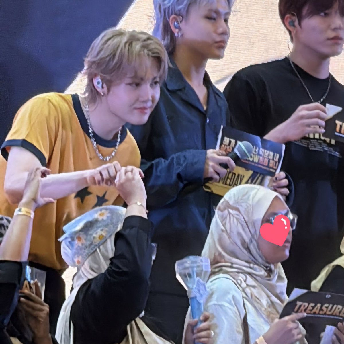 {dinaaa}semoga dapat tengok jaehyuk dekat ²🤍🐰🦁 tweet media