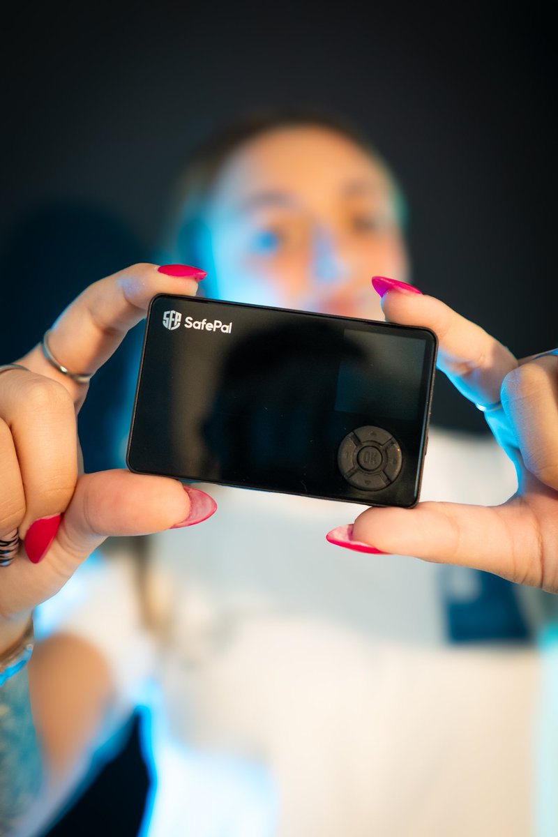tienda_cripto's tweet photo. 🔐 ¿Usas un #HardwareWallet para tus criptos?
✅ Máxima seguridad: claves privadas OFFLINE.
✅ Resistente a hackers y malware.
✅ Compatible con múltiples criptomonedas.
📌 Tip: Proba con #Ledger, #Trezor o #Safepal
#CriptoSeguridad #Bitcoin #Blockchain https://t.co/GETN1EuWBJ