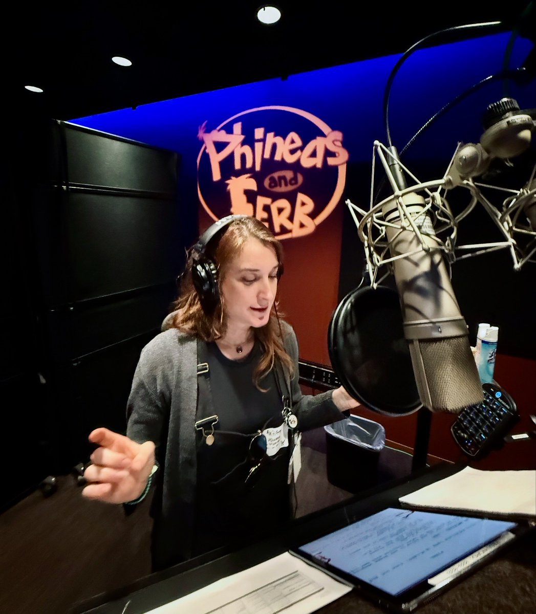 #2Jun | La actriz y comediante venezolana <a href="/Joannahausmann/">Joanna Hausmann Jatar</a> formará parte de la nueva temporada de la famosa serie animada “Phineas y Ferb”, cuyo estreno está previsto para este #5Jun.

"¿Qué vamos a hacer hoy? ¡Escribe (y actúa) para el reestreno de Phineas y Ferb! ¡Ha sido una