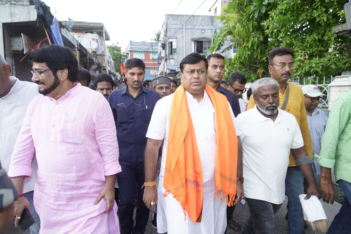 BJP West Bengal (@bjp4bengal) on Twitter photo হুগলির কানাইপুরে নির্যাতিতা মৃতা নাবালিকার পরিবারের সঙ্গে সাক্ষাৎ করলেন বিজেপি রাজ্য সভাপতি তথা কেন্দ্রীয় প্রতিমন্ত্রী <a href="/DrSukantaBJP/">Dr. Sukanta Majumdar</a> তথা পরিবারের সকলকে আশ্বস্ত করলেন এই নির্মম জঘন্য ঘটনায় জড়িত দোষীদের বিরুদ্ধে দৃষ্টান্তমূলক শাস্তি নিশ্চিত করার লড়াইয়ে ভারতীয় জনতা পার্টি হুগলির কানাইপুরে নির্যাতিতা মৃতা নাবালিকার পরিবারের সঙ্গে সাক্ষাৎ করলেন বিজেপি রাজ্য সভাপতি তথা কেন্দ্রীয় প্রতিমন্ত্রী <a href="/DrSukantaBJP/">Dr. Sukanta Majumdar</a> তথা পরিবারের সকলকে আশ্বস্ত করলেন এই নির্মম জঘন্য ঘটনায় জড়িত দোষীদের বিরুদ্ধে দৃষ্টান্তমূলক শাস্তি নিশ্চিত করার লড়াইয়ে ভারতীয় জনতা পার্টি