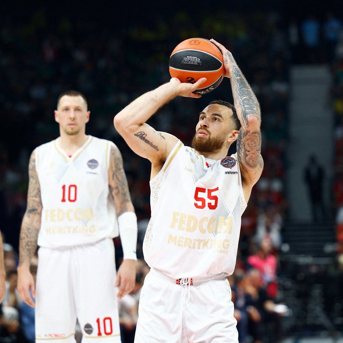 Monaco, Mike James'in kulübün iç tüzüğünü ihlal ettiği gerekçesiyle kadro dışı bırakıldığını açıkladı.