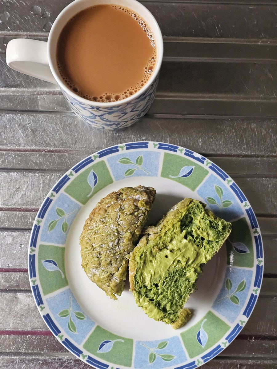 無唸過nico認識的香港圈友會約我睇戲
誠意金佢俾左，算有想相識的個心
甘巧套戲我又想睇
就會見個面識一下
2個人都戴口罩
贖夢有一些片段位有少少嚇到我
睇完戲，佢想攬我，同拖我手
最語出驚人係佢話想同我拍拖
我問佢有錢？佢話窮，無錢
佢仲想我養佢。。。你認真的？
佢想約調
我直回佢付唔起
#怪人